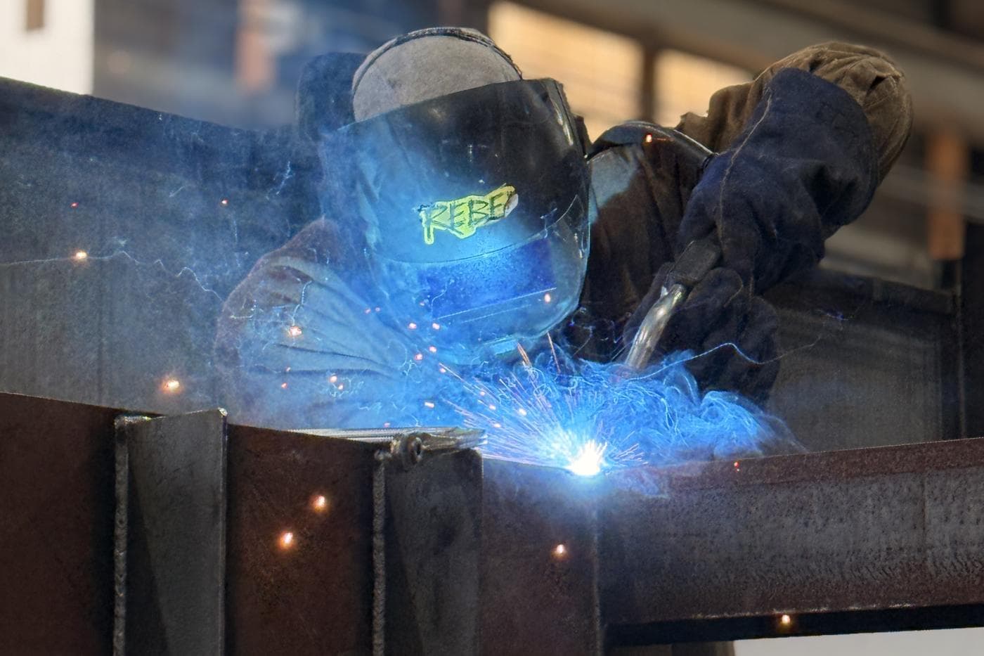 Soldando una estructura de acero
